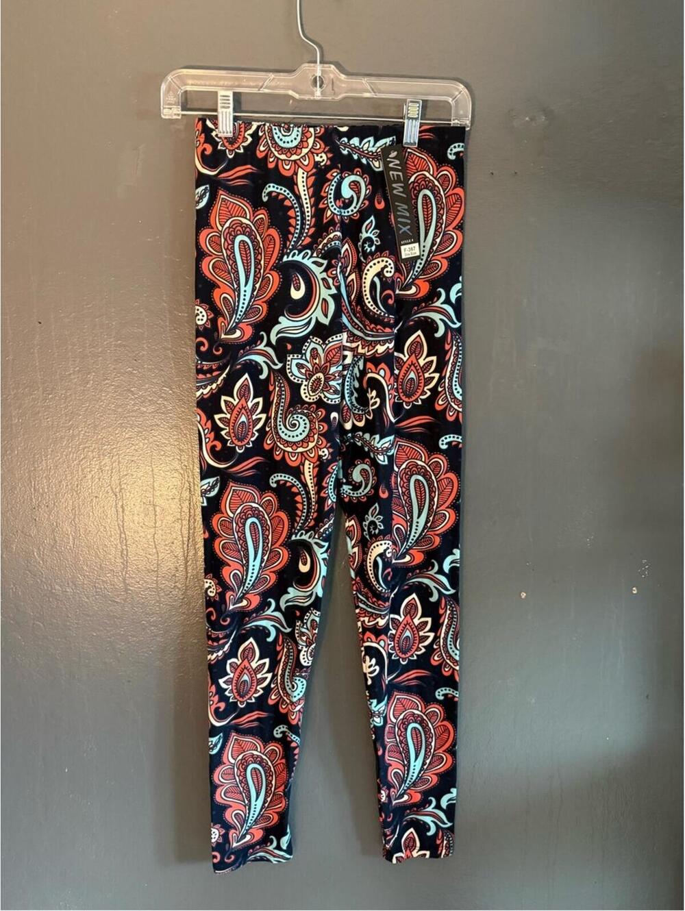 New Mix Women's Bohemian Ankle Length Leggings - Black and Red, One Size